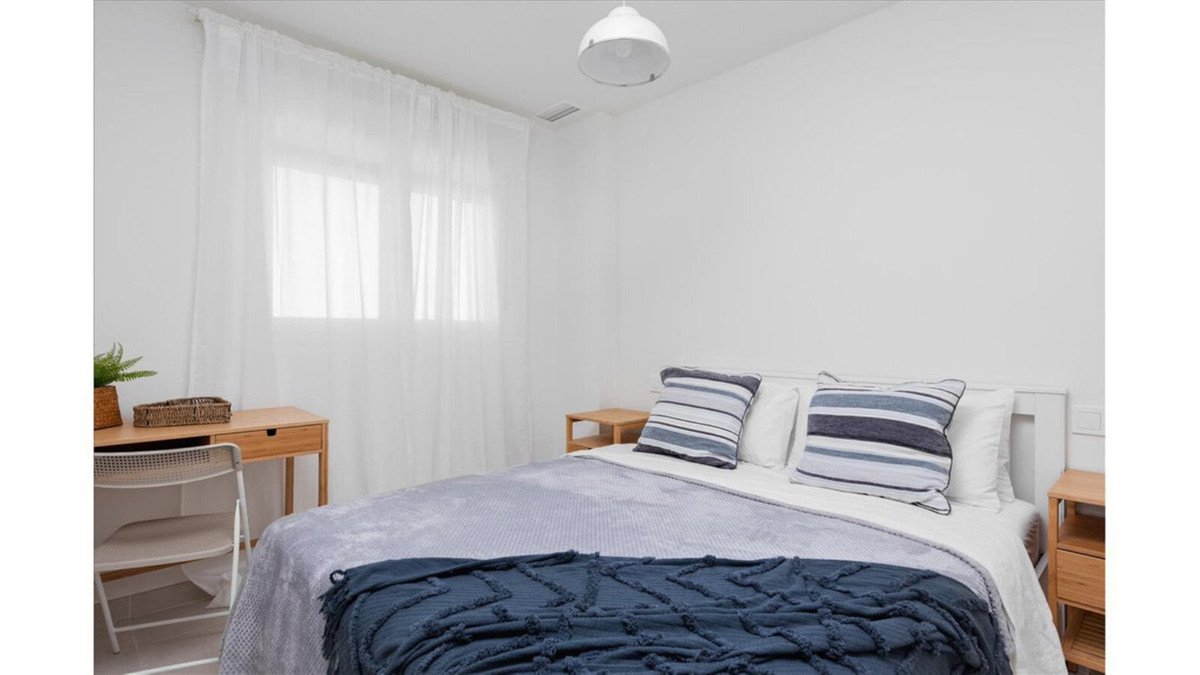 2 Bed Middle Floor Apartment in Estepona
