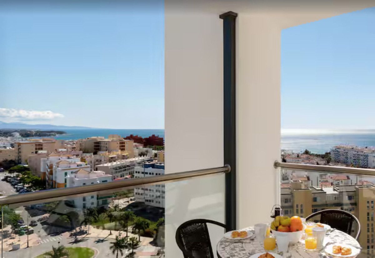 2 Bed Middle Floor Apartment in Estepona