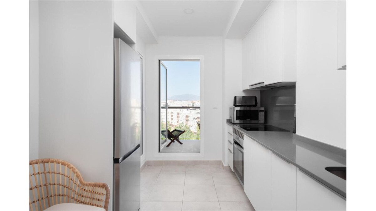 2 Bed Middle Floor Apartment in Estepona