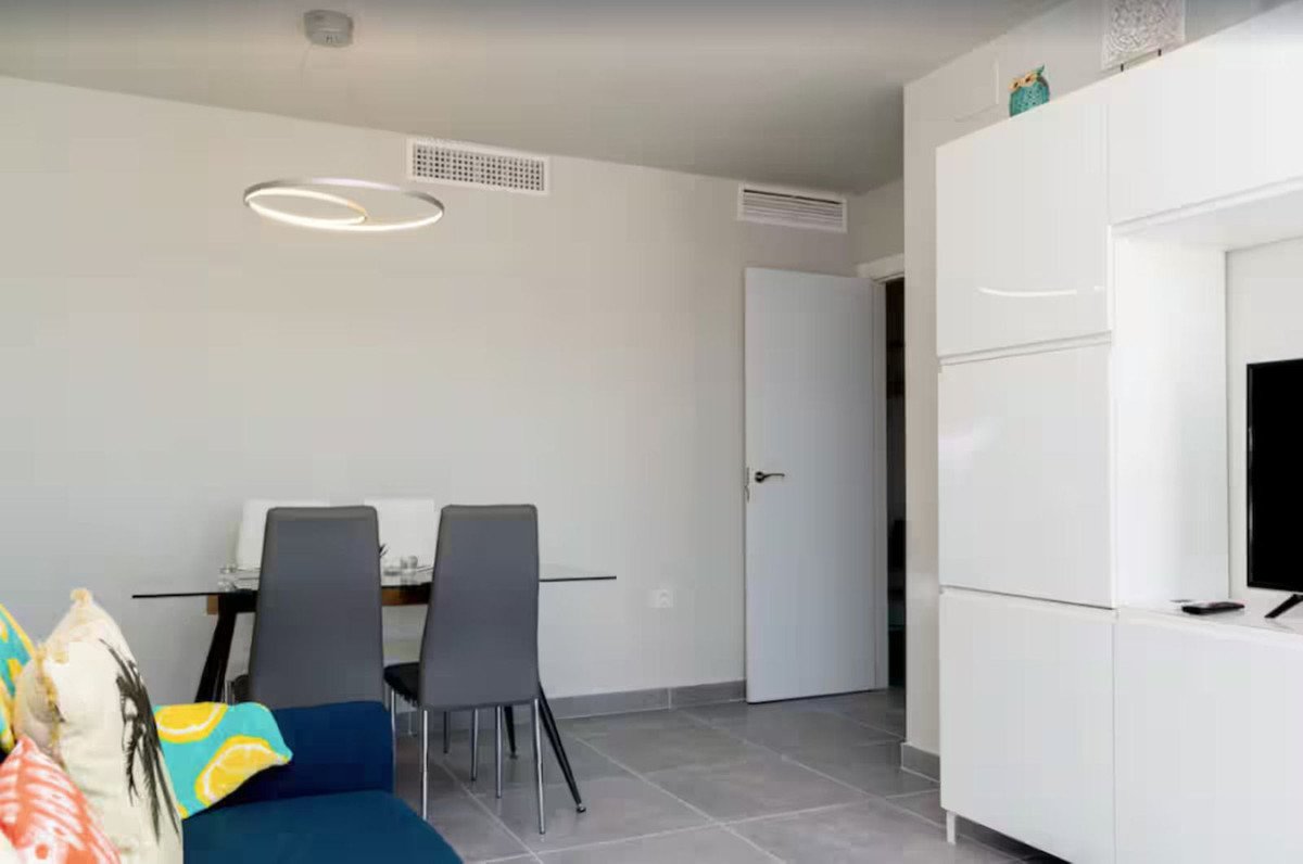 2 Bed Middle Floor Apartment in Estepona