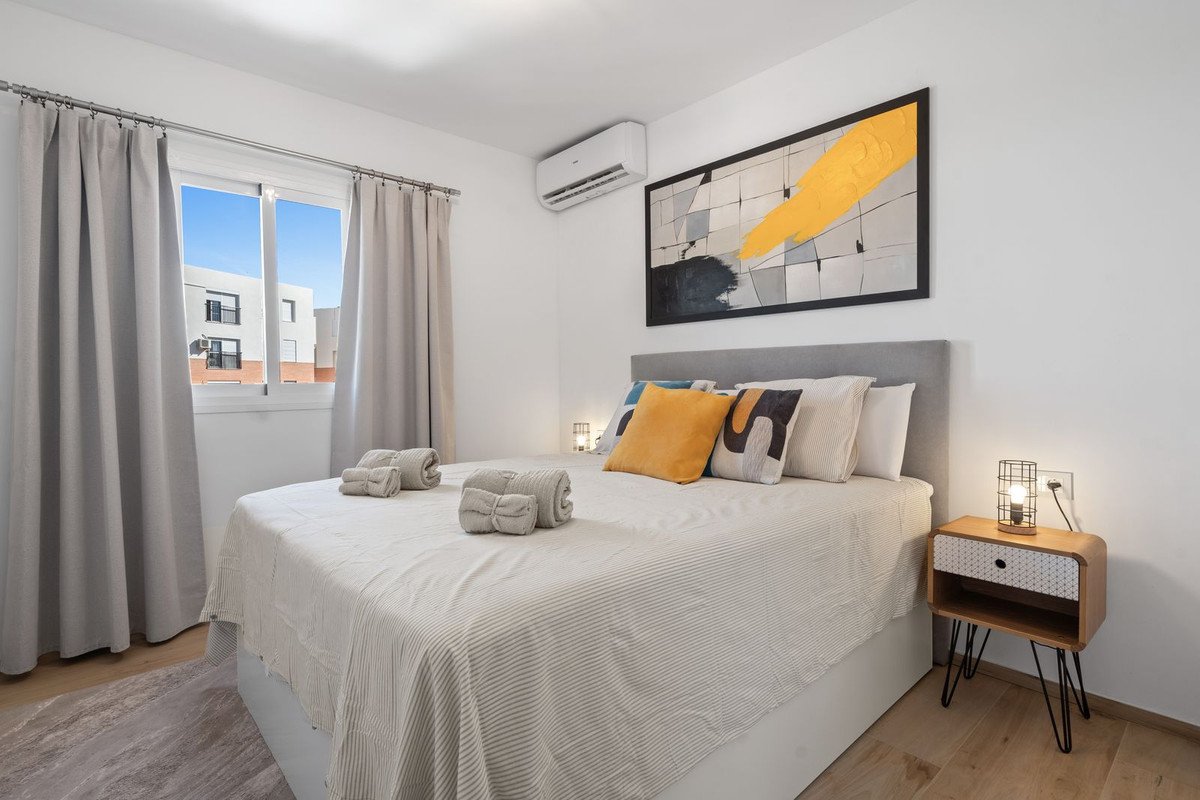 2 Bed Middle Floor Apartment in Estepona
