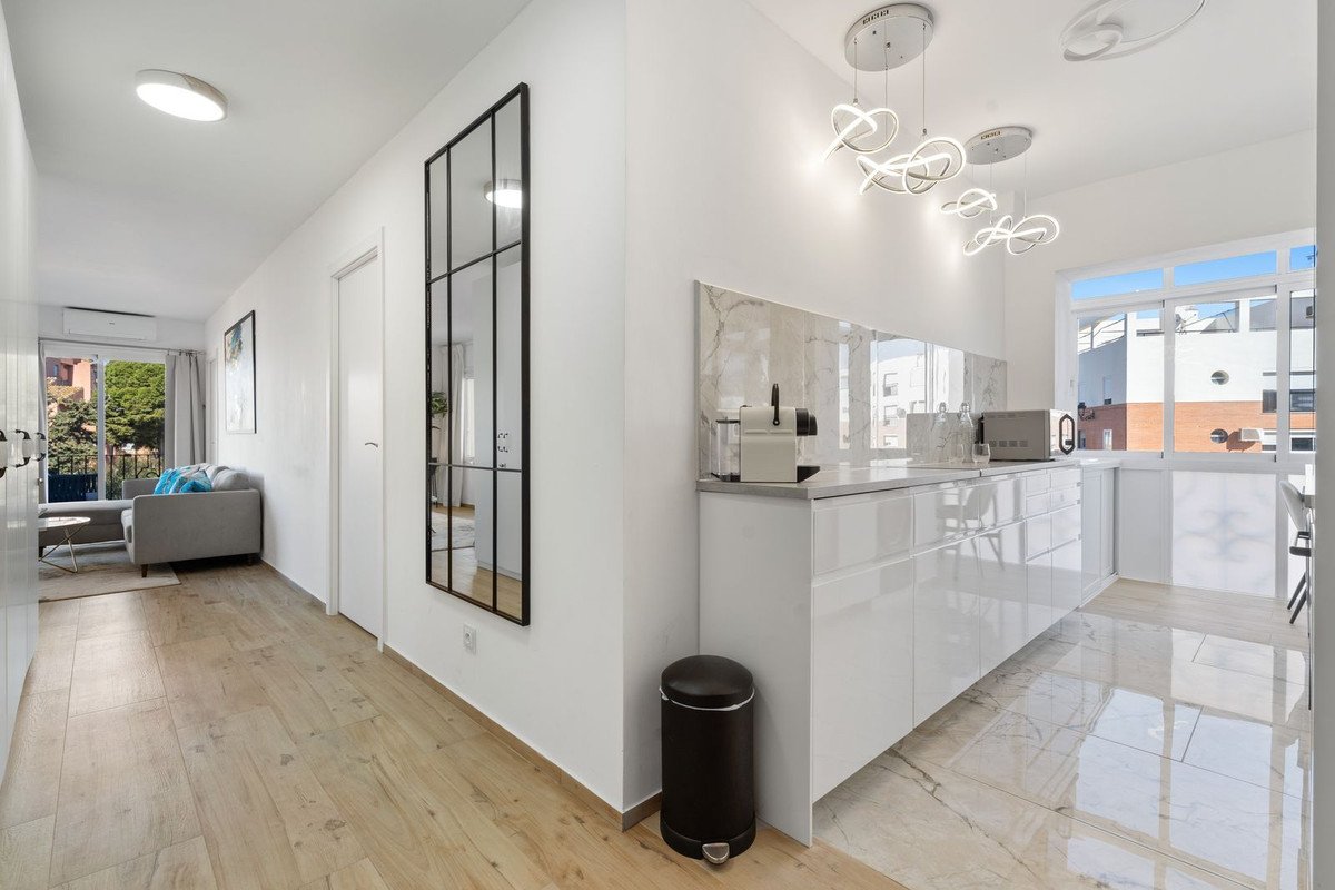 2 Bed Middle Floor Apartment in Estepona