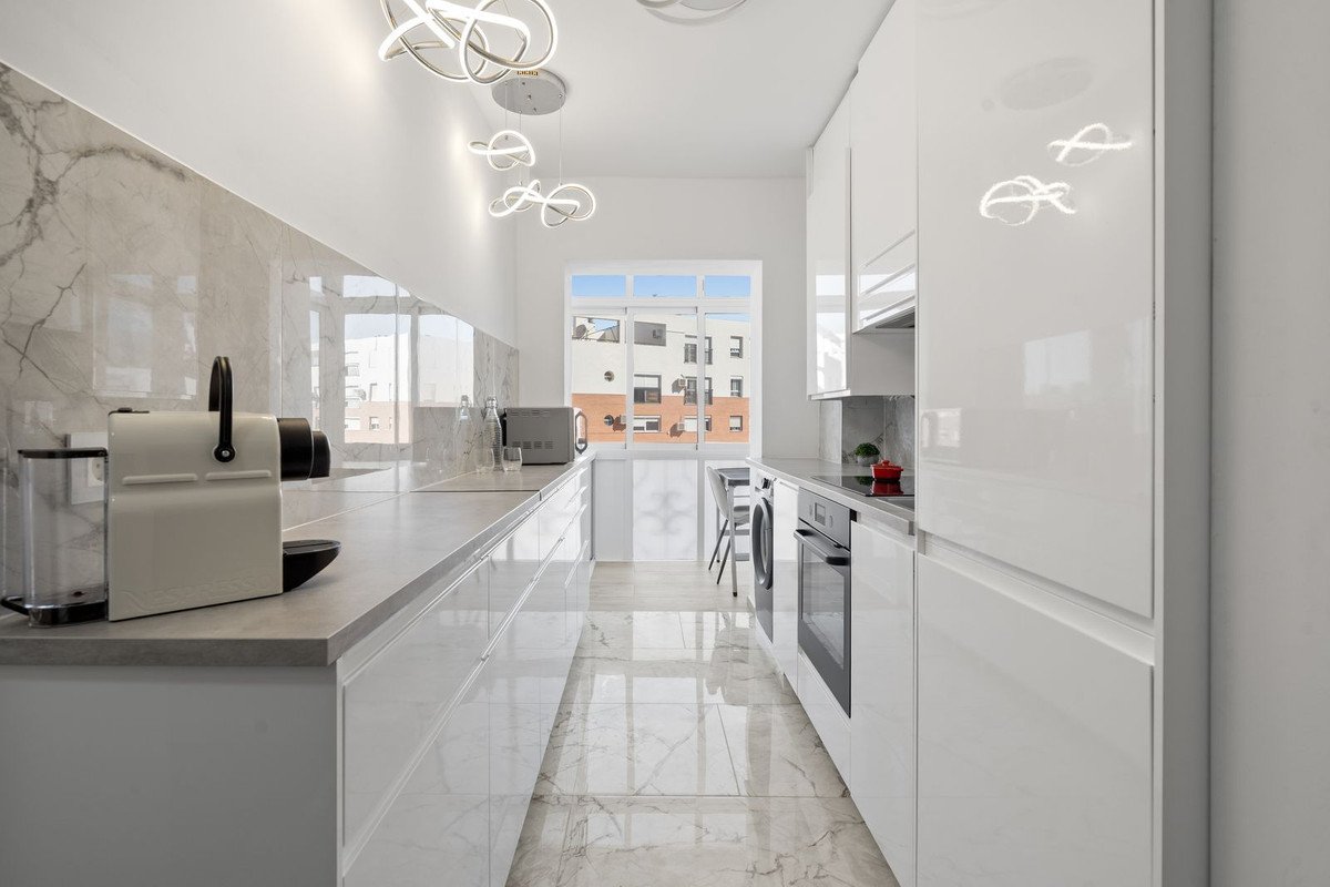 2 Bed Middle Floor Apartment in Estepona
