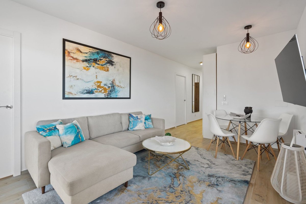2 Bed Middle Floor Apartment in Estepona