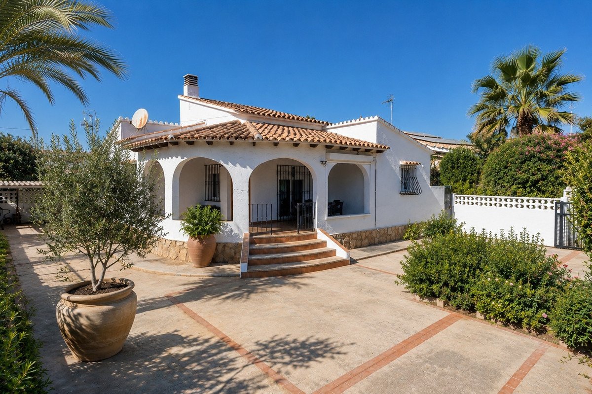 3 Bed Detached Villa in Denia