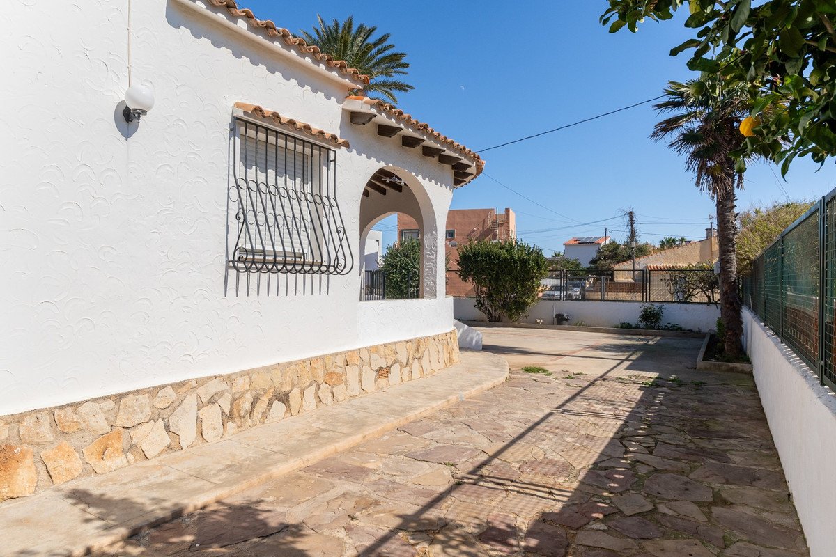 3 Bed Detached Villa in Denia