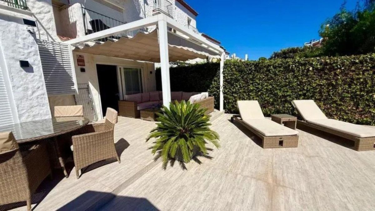 2 Bed Ground Floor Apartment in Estepona