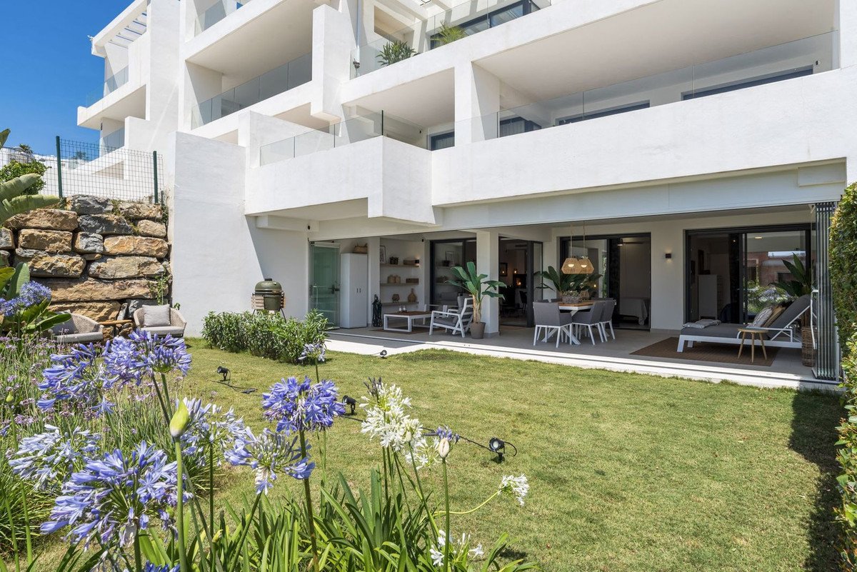 2 Bed Ground Floor Apartment in Estepona