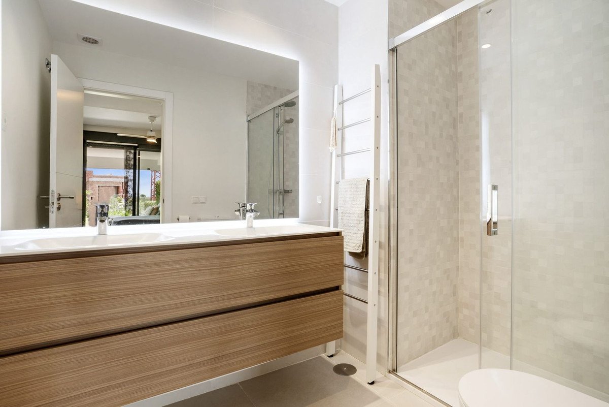 2 Bed Ground Floor Apartment in Estepona