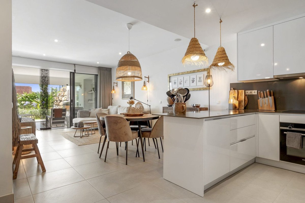 2 Bed Ground Floor Apartment in Estepona