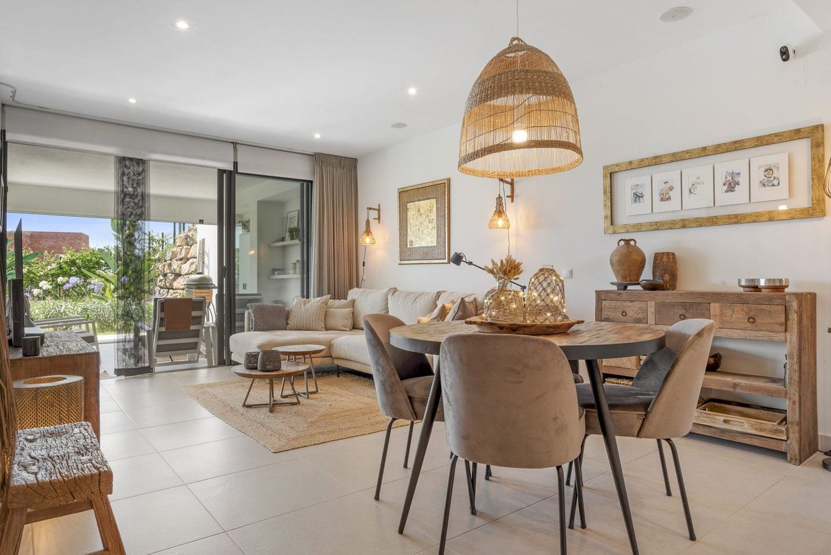 2 Bed Ground Floor Apartment in Estepona