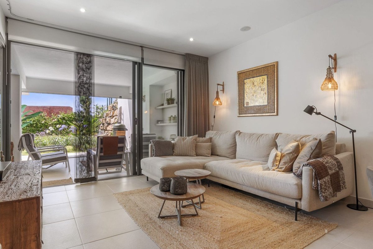 2 Bed Ground Floor Apartment in Estepona