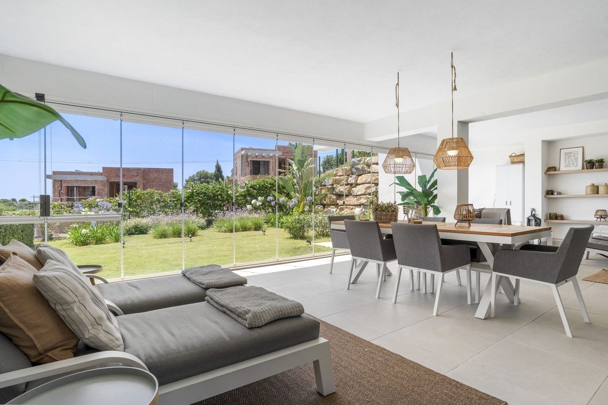2 Bed Ground Floor Apartment in Estepona