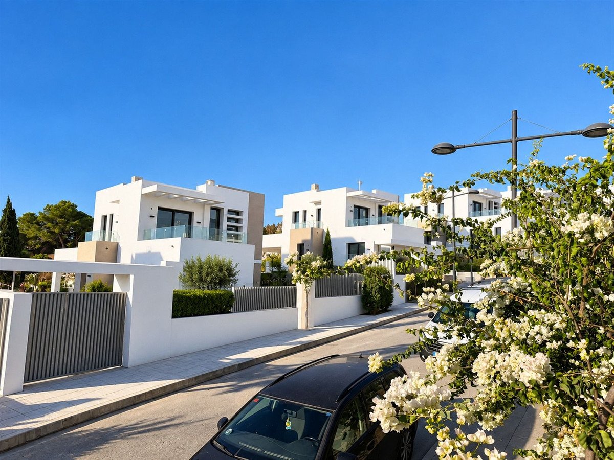 2 Bed Ground Floor Apartment in Estepona