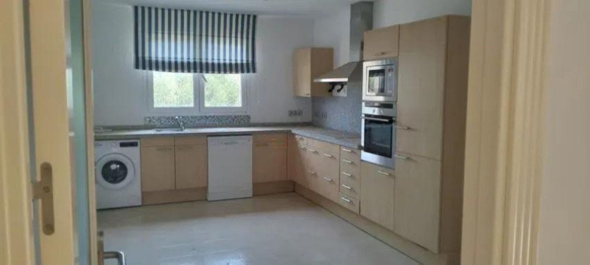 3 Bed Middle Floor Apartment in San Roque