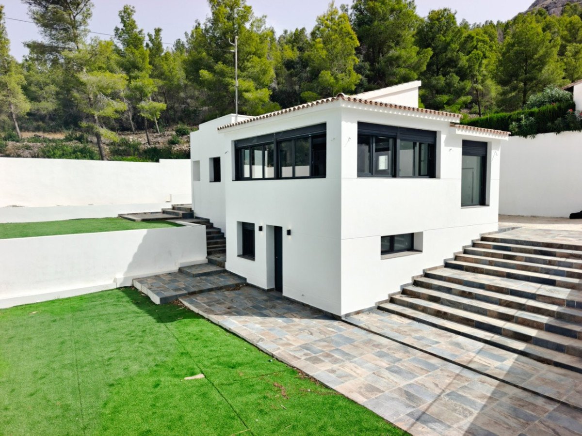 3 Bed Detached Villa in Denia