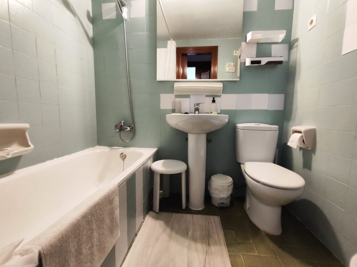 21 Bed Top Floor Apartment in Fuengirola