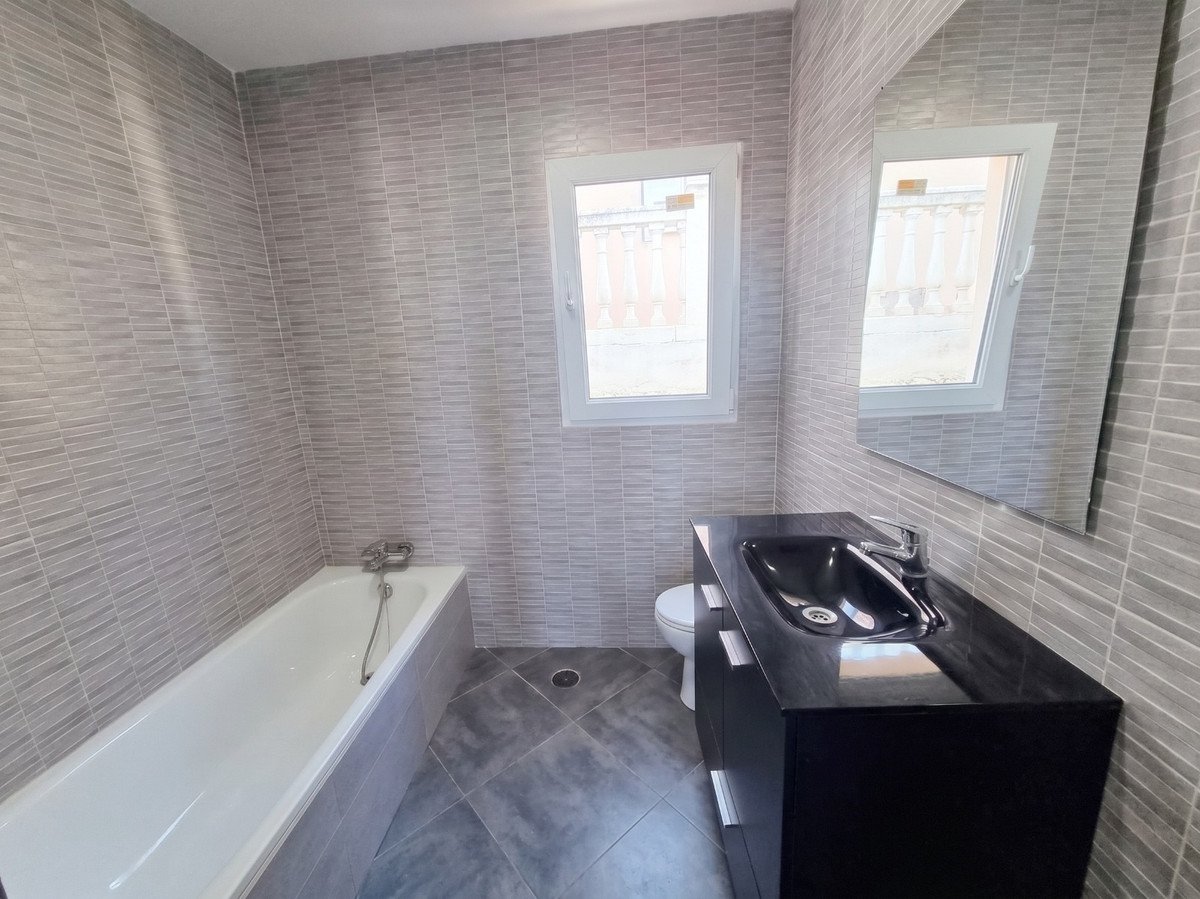 4 Bed Detached Villa in Benalmadena