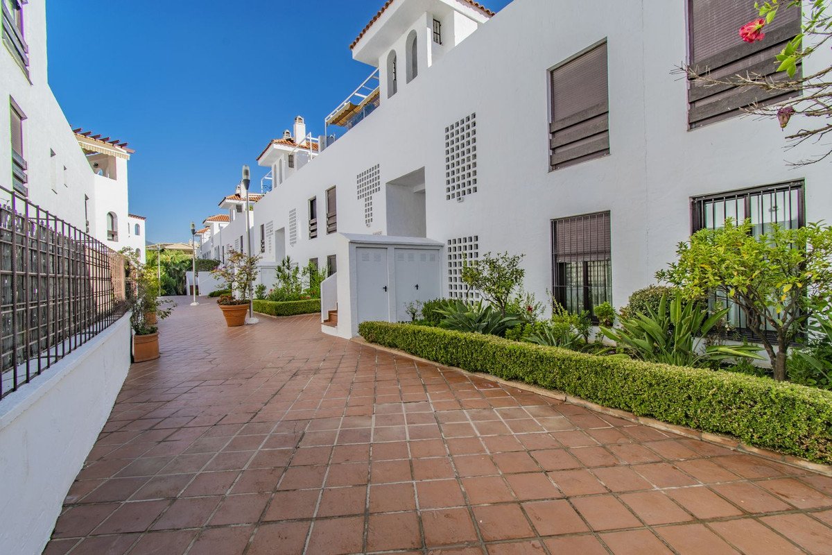 3 Bed Ground Floor Apartment in Nueva Andalucía