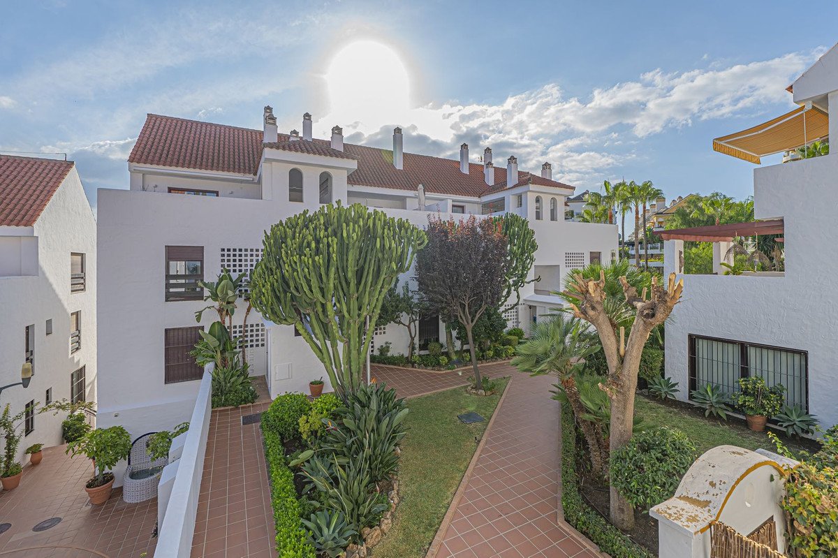3 Bed Ground Floor Apartment in Nueva Andalucía