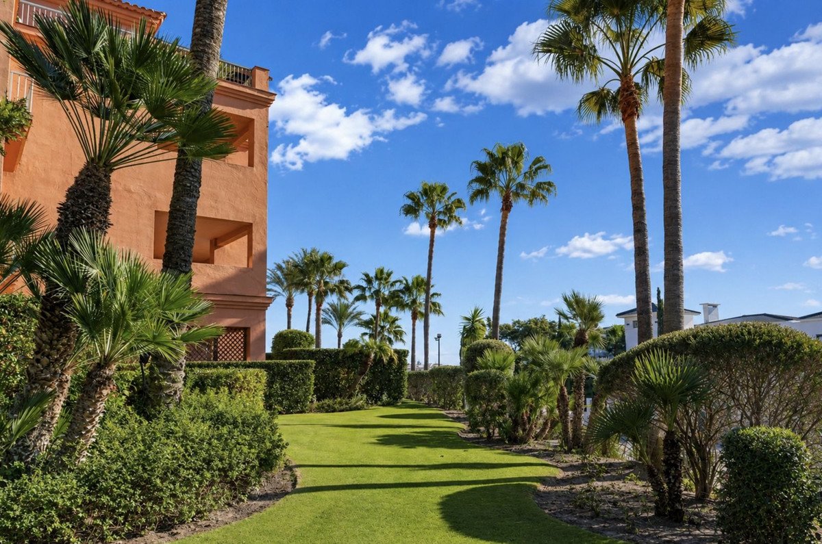 2 Bed Ground Floor Apartment in Los Flamingos