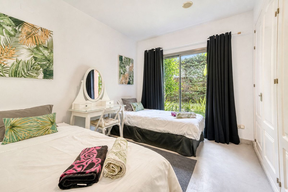 2 Bed Ground Floor Apartment in Los Flamingos