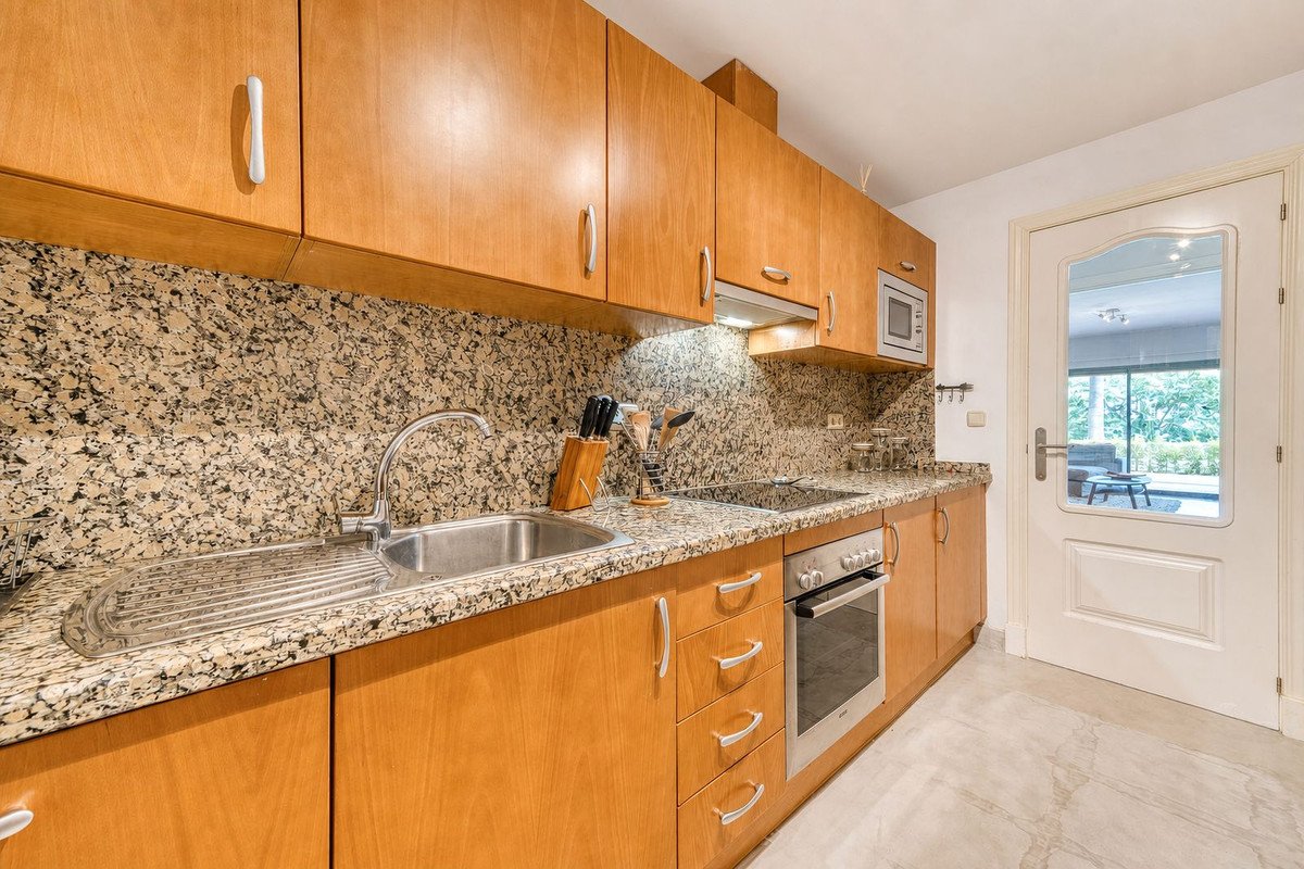 2 Bed Ground Floor Apartment in Los Flamingos