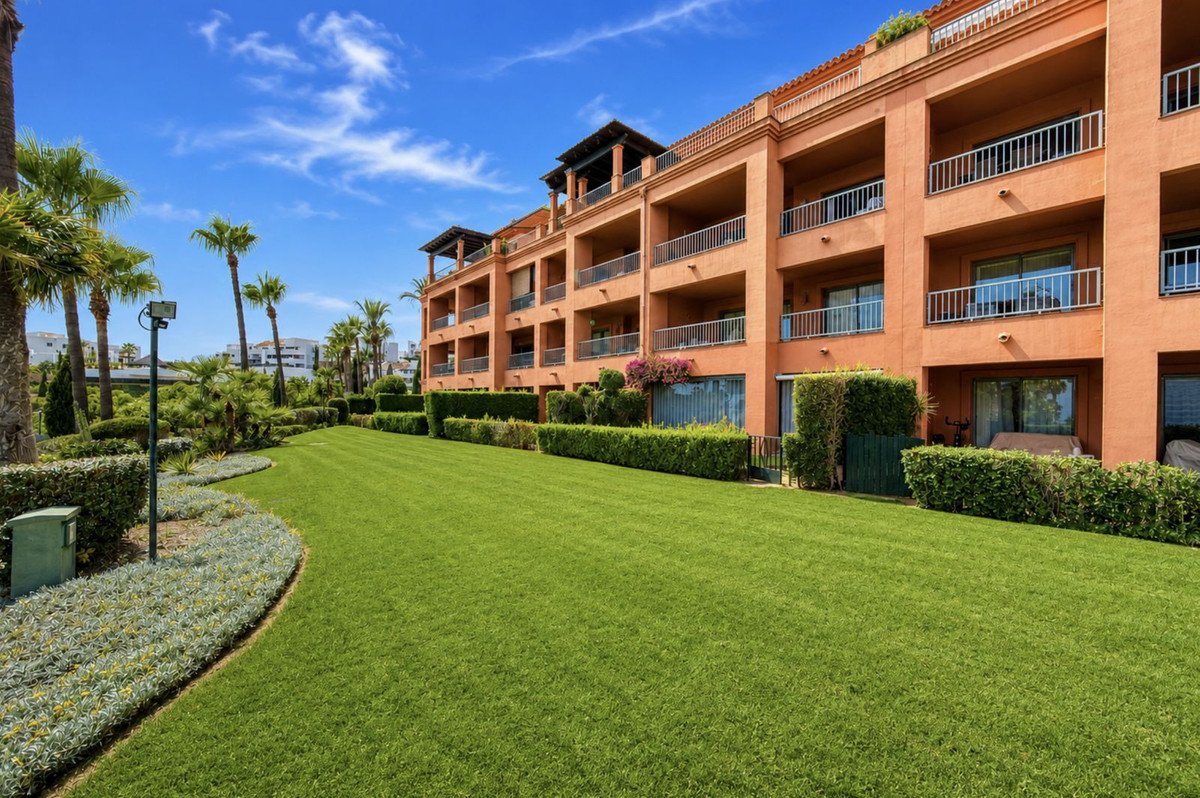 2 Bed Ground Floor Apartment in Los Flamingos