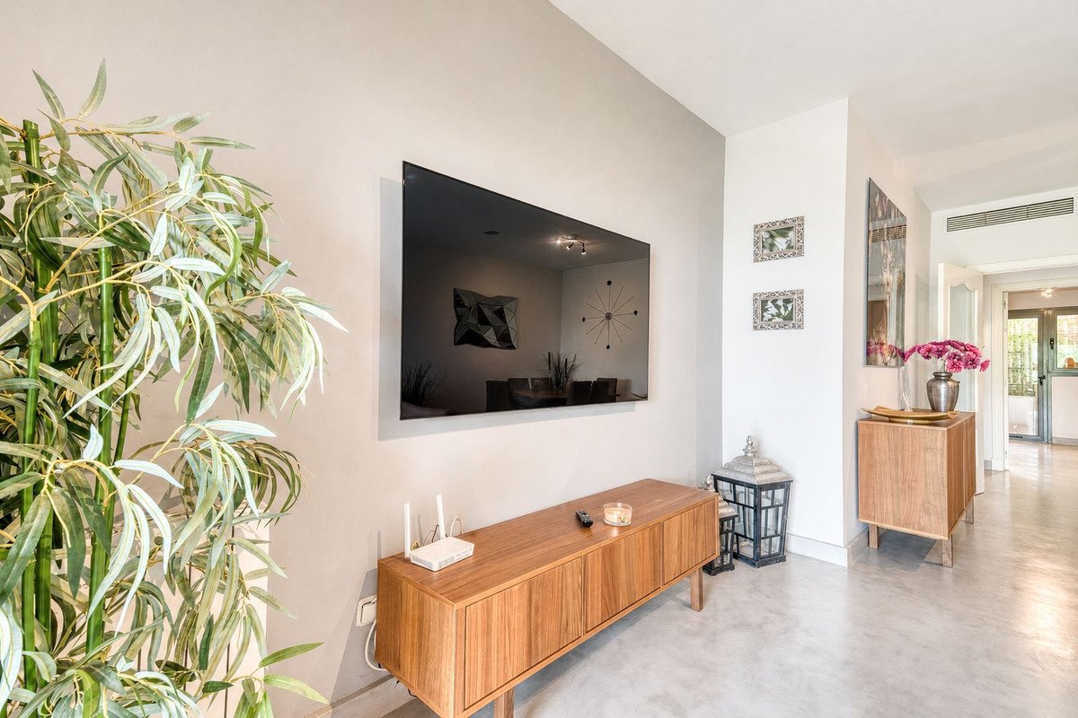 2 Bed Ground Floor Apartment in Los Flamingos