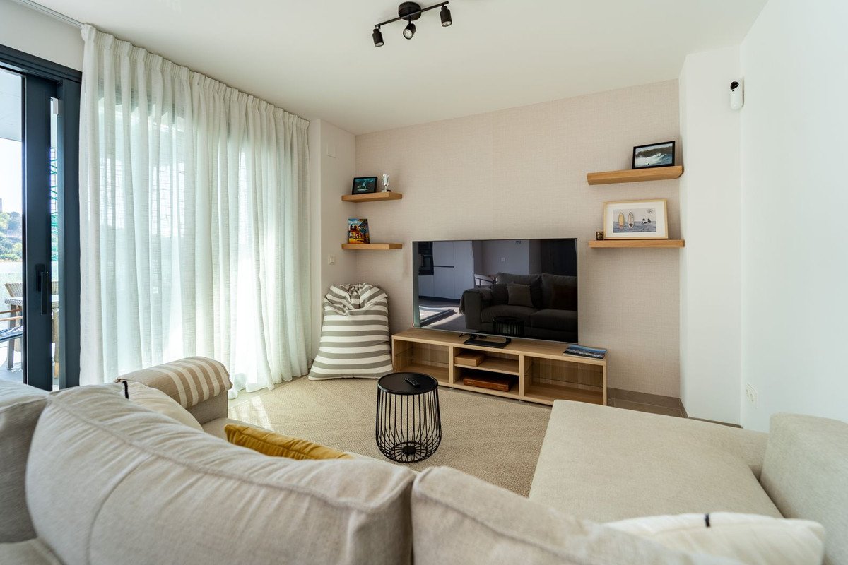 3 Bed Middle Floor Apartment in Los Pacos