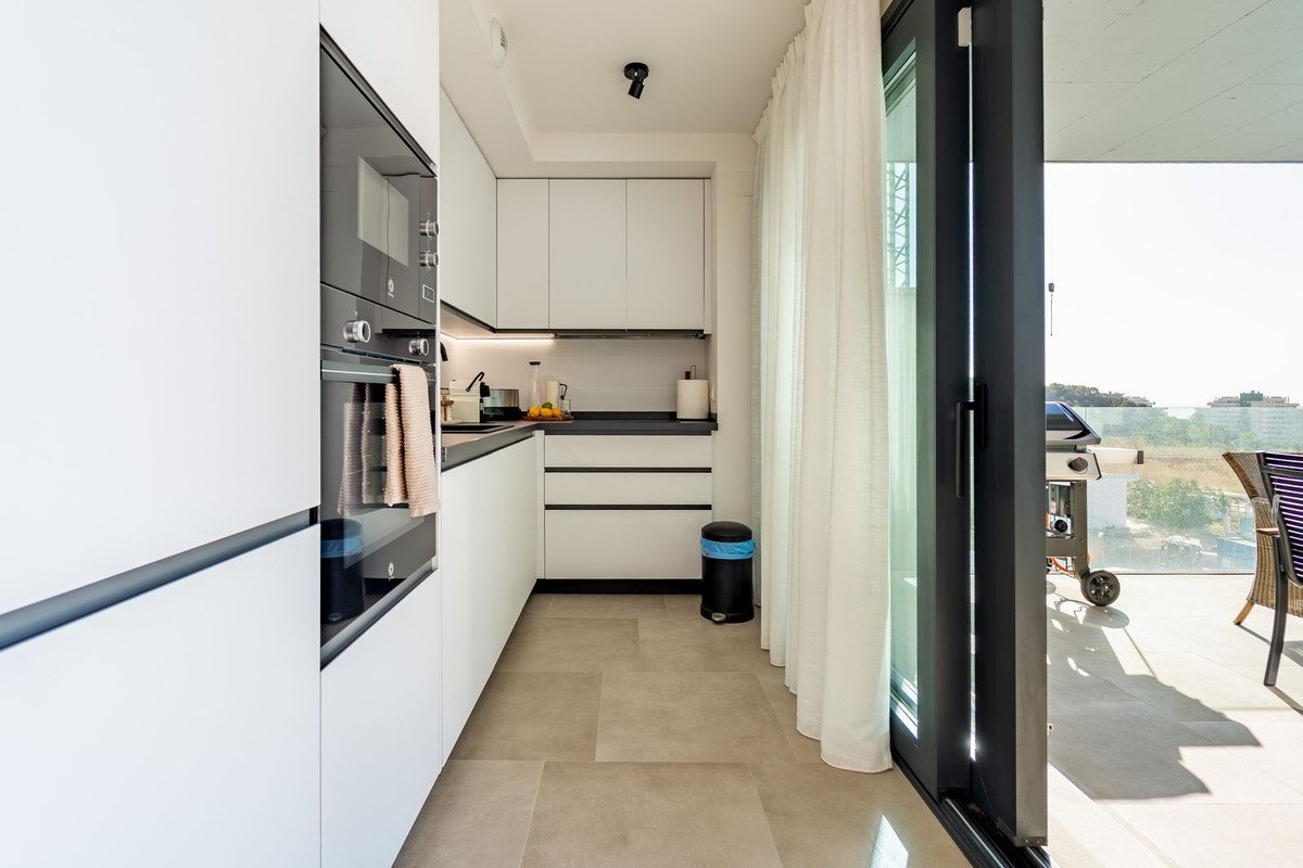 3 Bed Middle Floor Apartment in Los Pacos