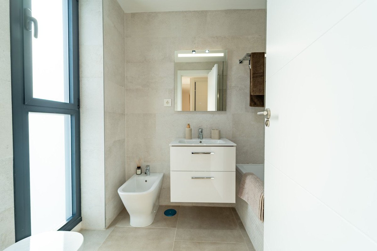 3 Bed Middle Floor Apartment in Los Pacos