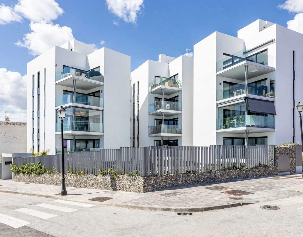 3 Bed Middle Floor Apartment in Los Pacos