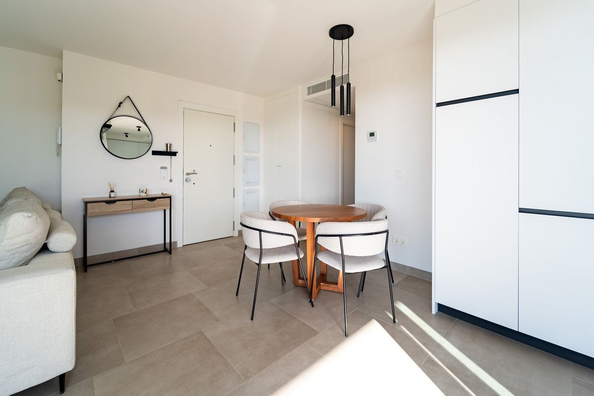 3 Bed Middle Floor Apartment in Los Pacos