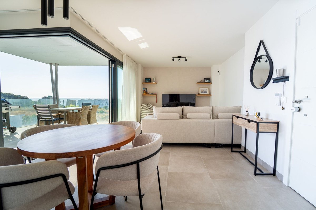 3 Bed Middle Floor Apartment in Los Pacos