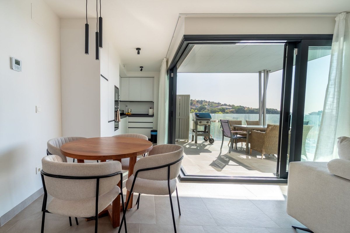 3 Bed Middle Floor Apartment in Los Pacos