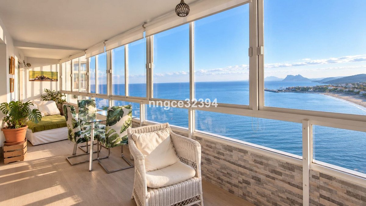 3 Bed Top Floor Apartment in Torreguadiaro