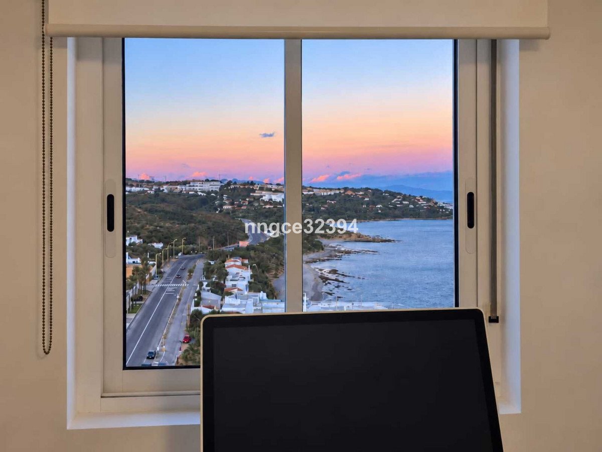 3 Bed Top Floor Apartment in Torreguadiaro