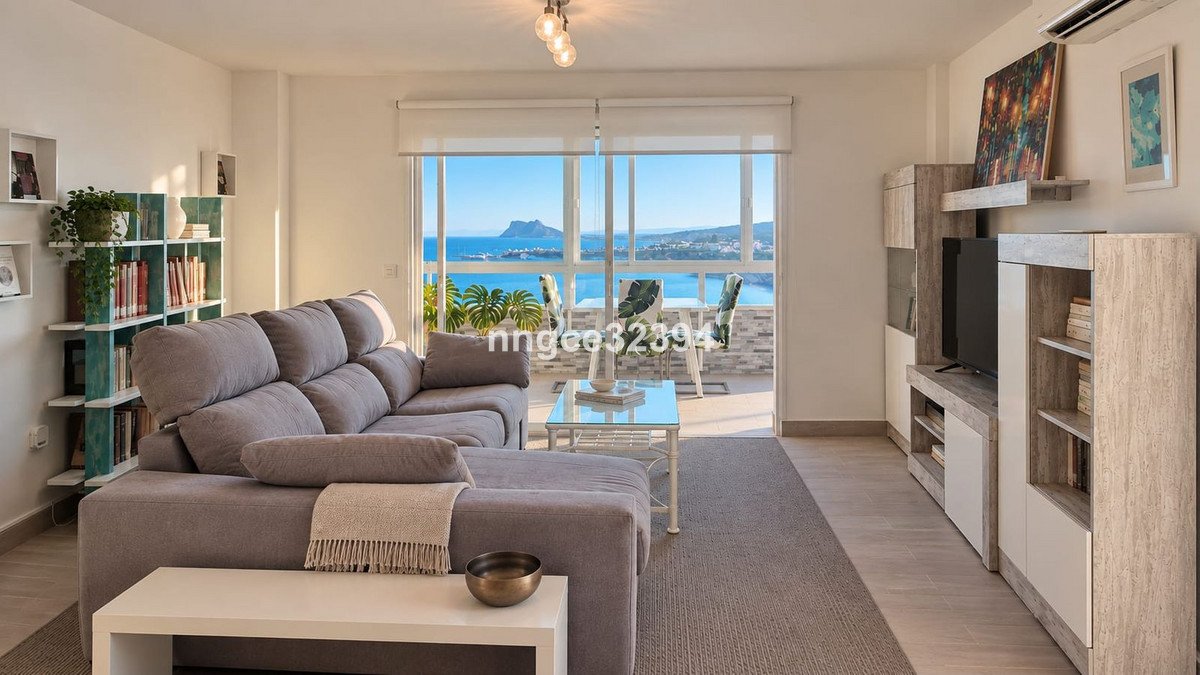 3 Bed Top Floor Apartment in Torreguadiaro