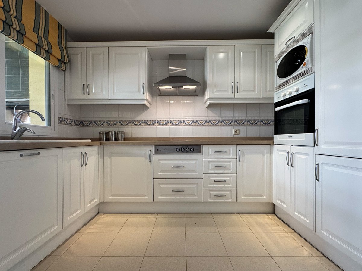 3 Bed Middle Floor Apartment in Elviria