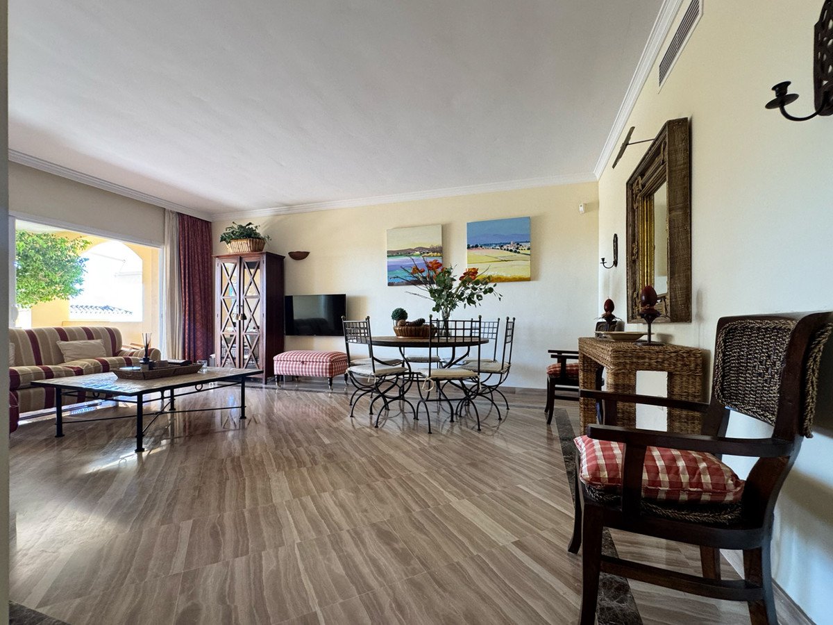 3 Bed Middle Floor Apartment in Elviria