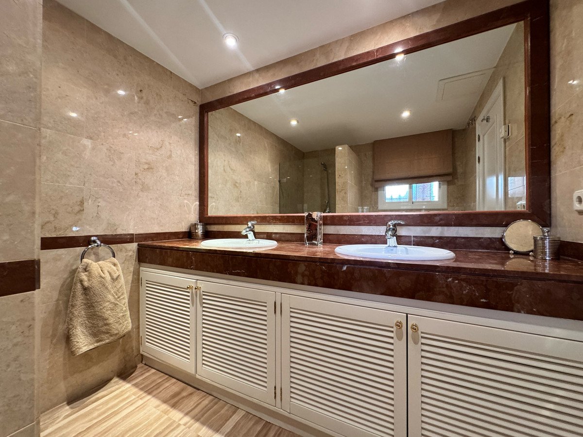 3 Bed Middle Floor Apartment in Elviria