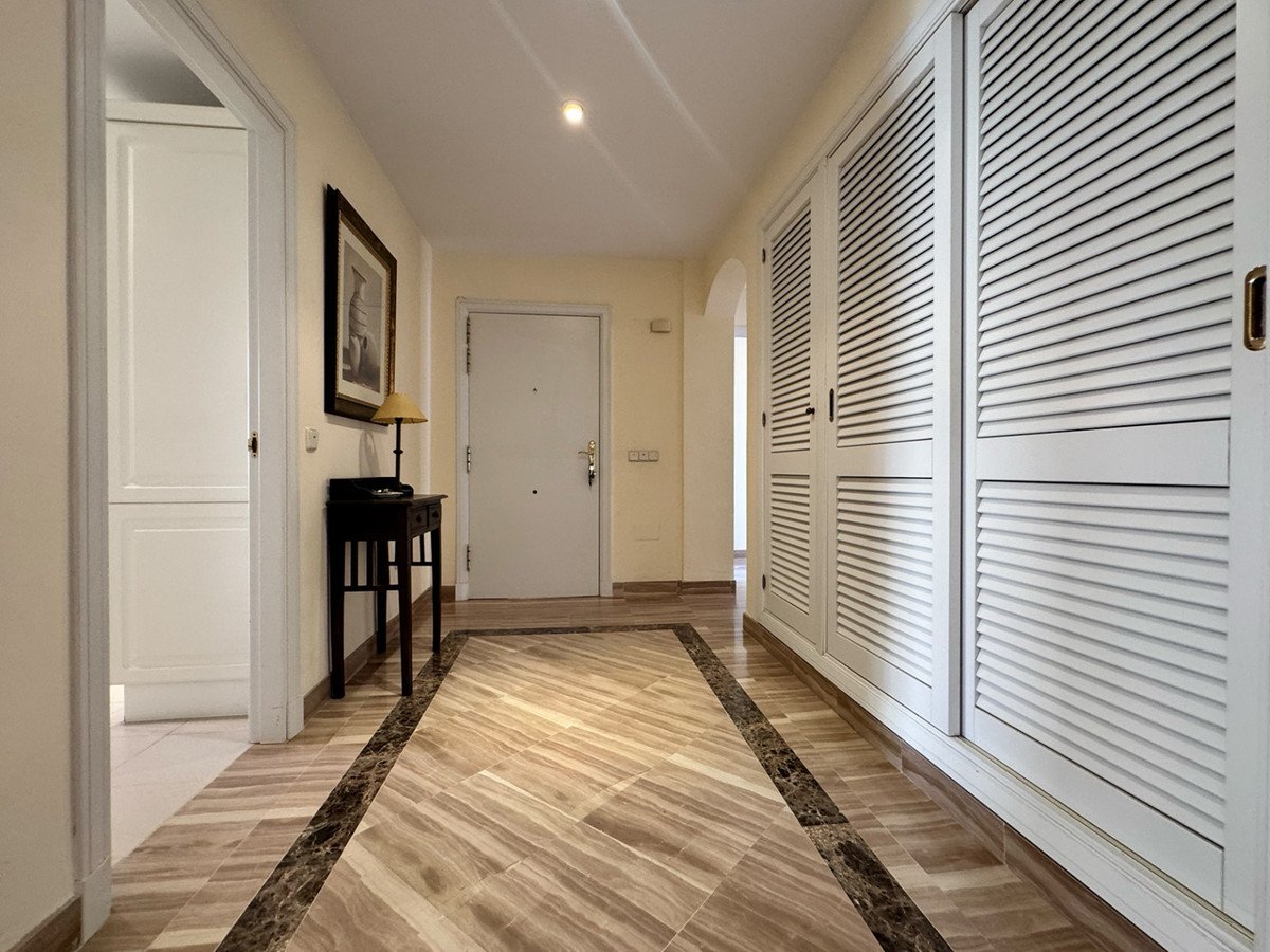 3 Bed Middle Floor Apartment in Elviria
