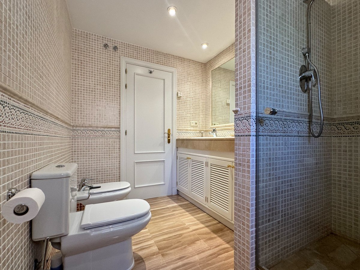 3 Bed Middle Floor Apartment in Elviria