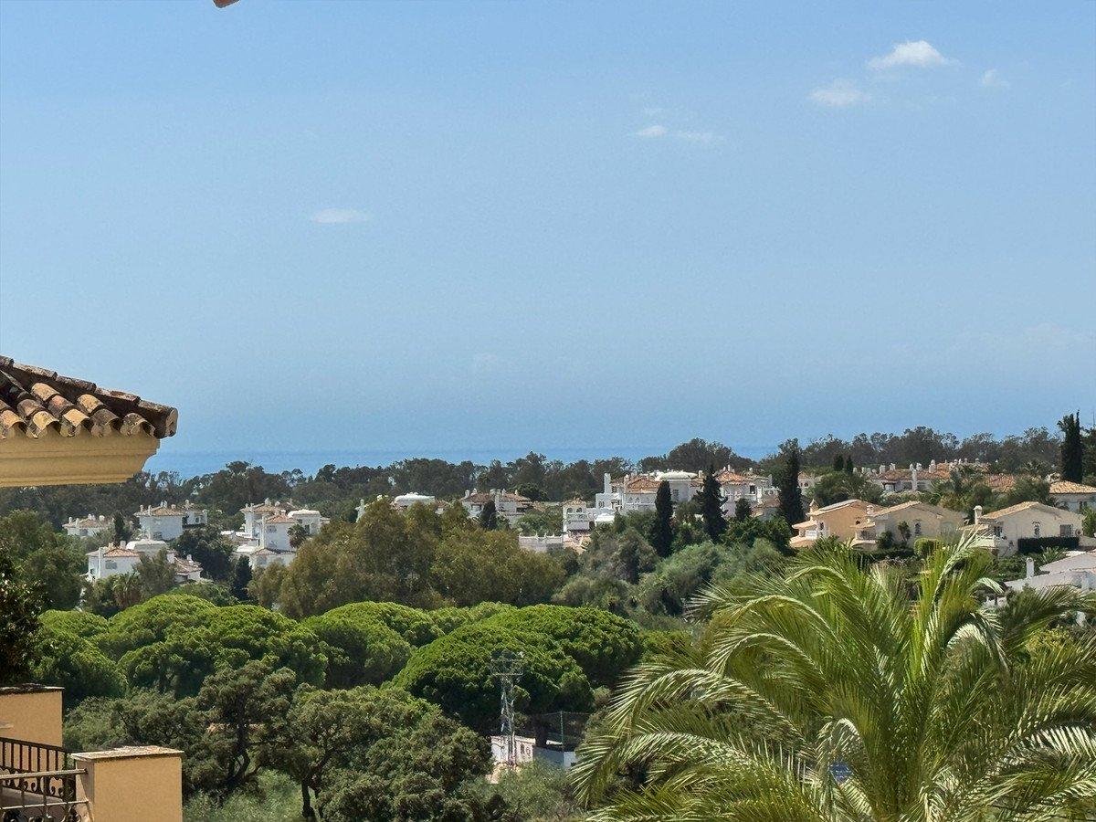 3 Bed Middle Floor Apartment in Elviria