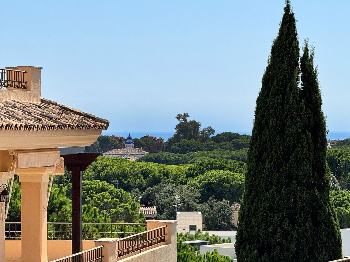 3 Bed Middle Floor Apartment in Elviria