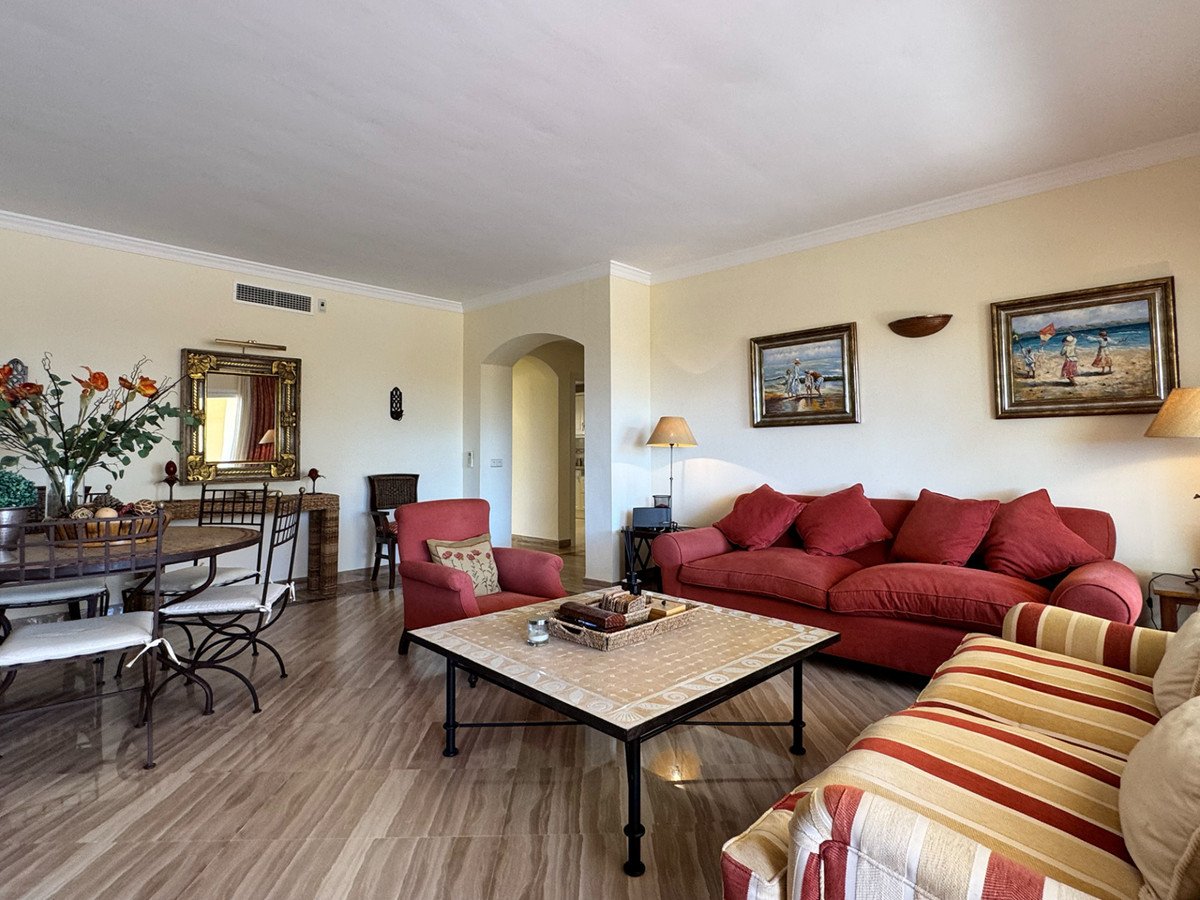 3 Bed Middle Floor Apartment in Elviria