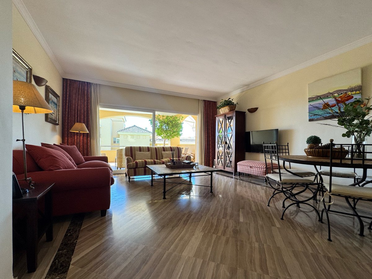 3 Bed Middle Floor Apartment in Elviria