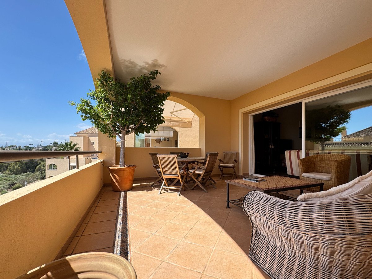 3 Bed Middle Floor Apartment in Elviria