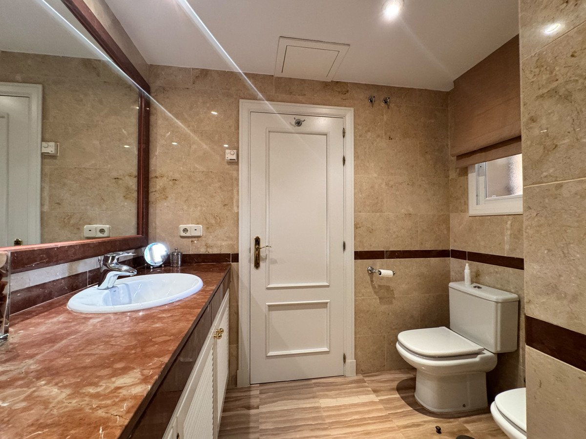3 Bed Middle Floor Apartment in Elviria
